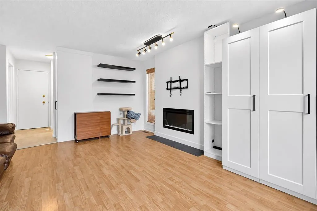 52 Cedargrove Way SW