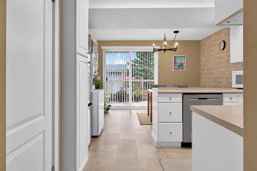 52 Cedargrove Way SW