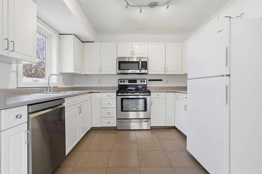 225 Killarney Glen Court SW