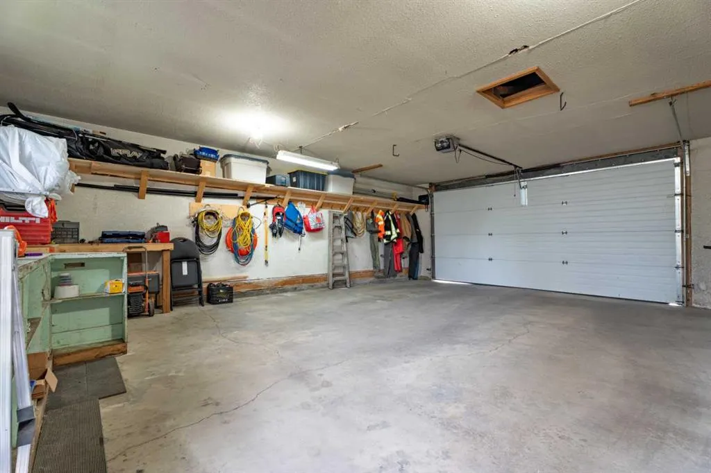 10 Mountain Street E