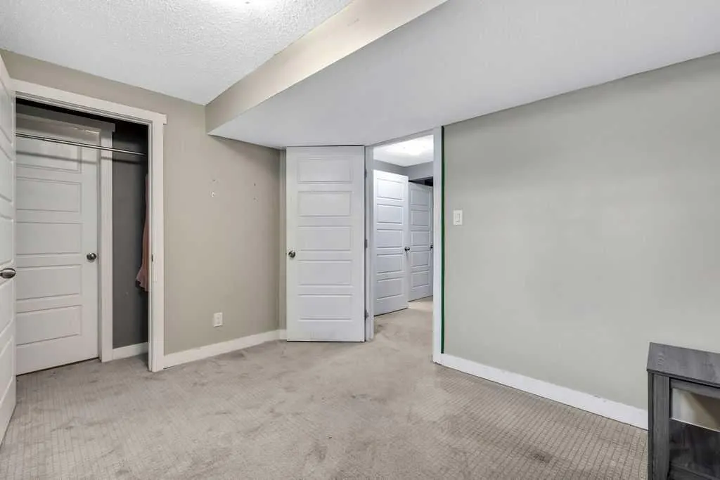 44 Falwood Crescent NE