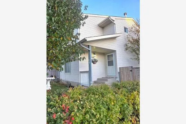 44 Falwood Crescent NE