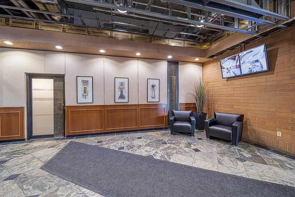 1100 8 Avenue SW #201