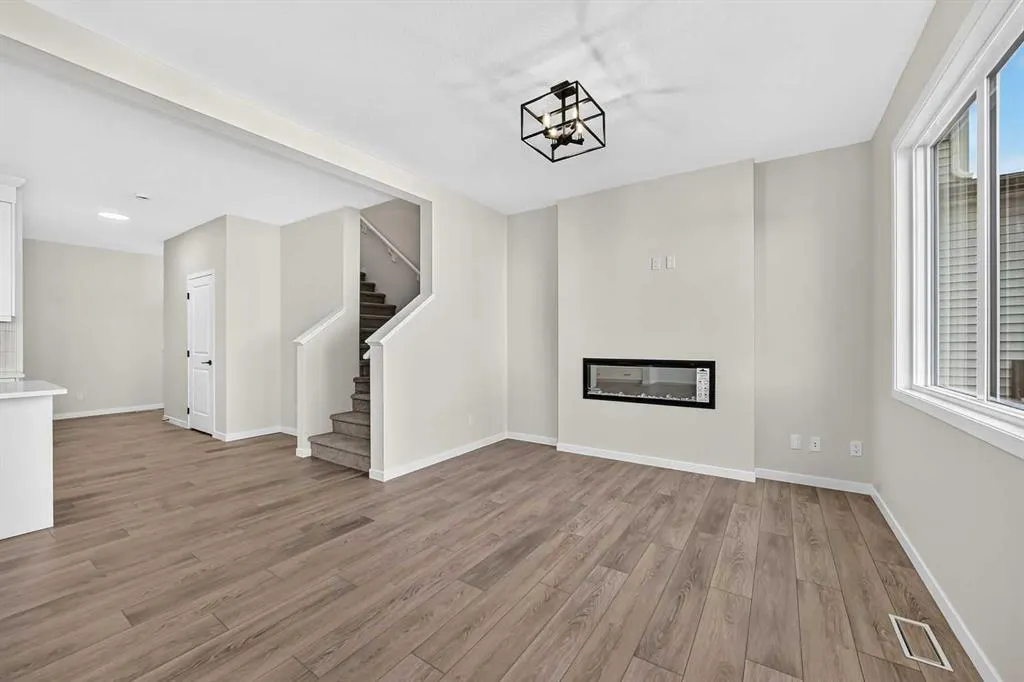1508 3 Street SE