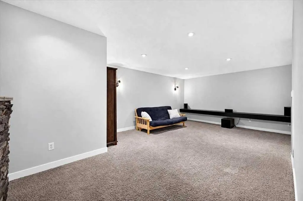 131 Parkside Crescent SE