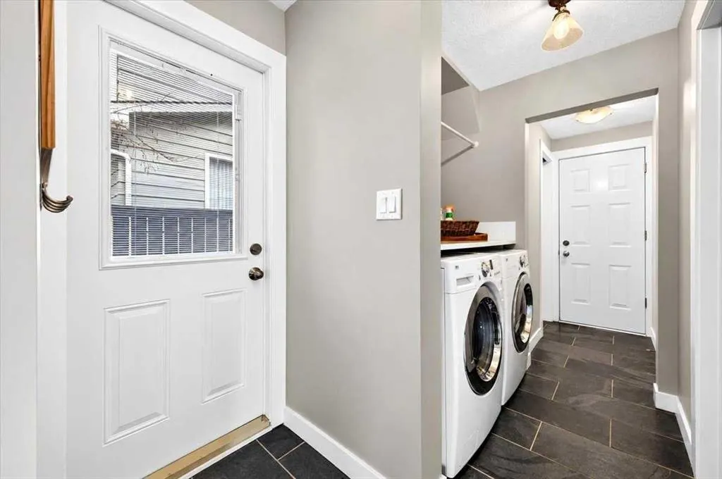 131 Parkside Crescent SE