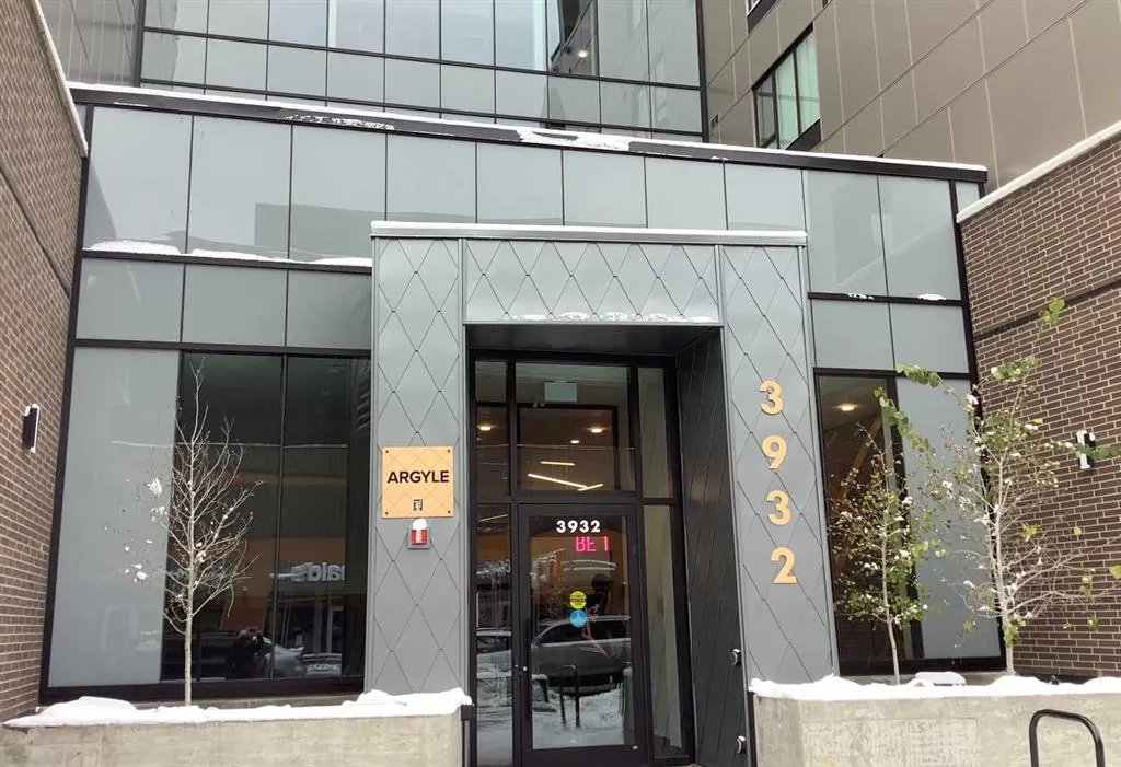 3932 University Avenue NW #528