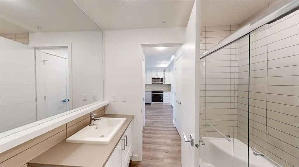 3932 University Avenue NW #528