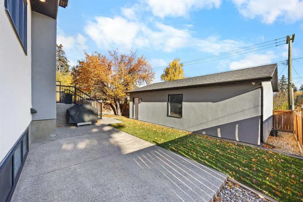 3036 Exshaw Road NW
