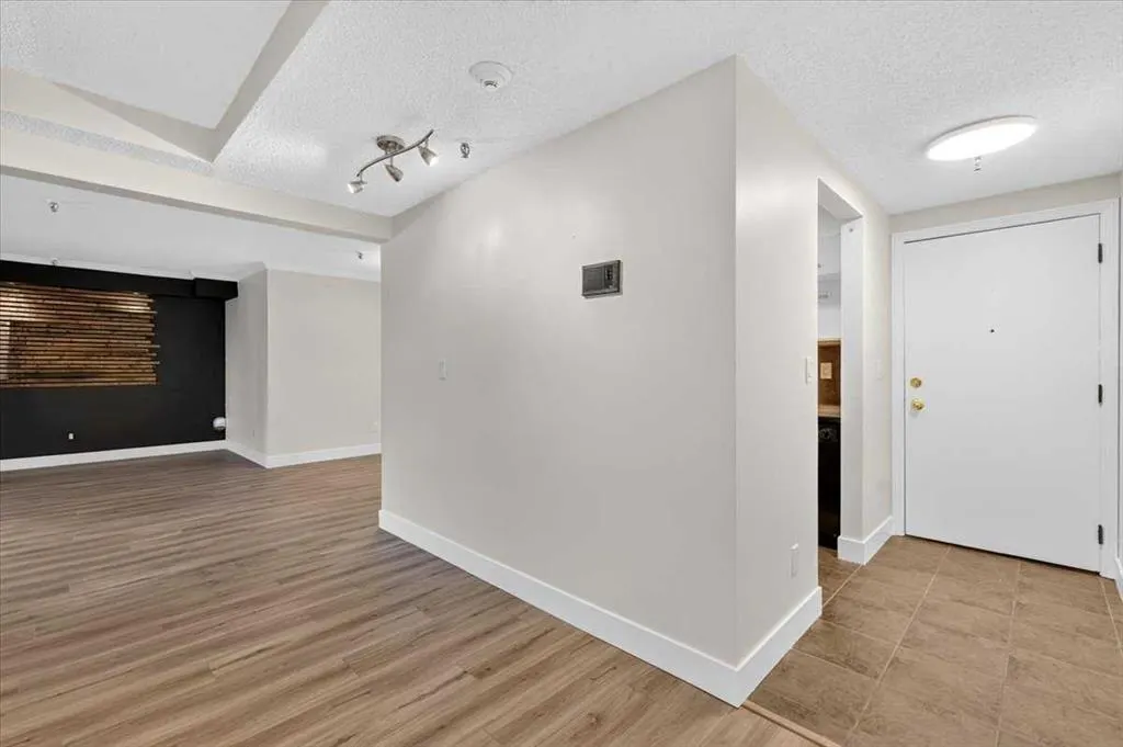 647 1 Avenue NE #108