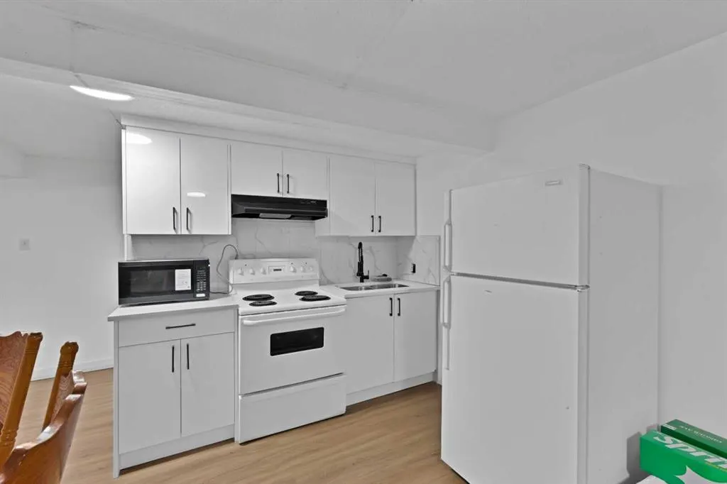 72 Fonda Crescent NE