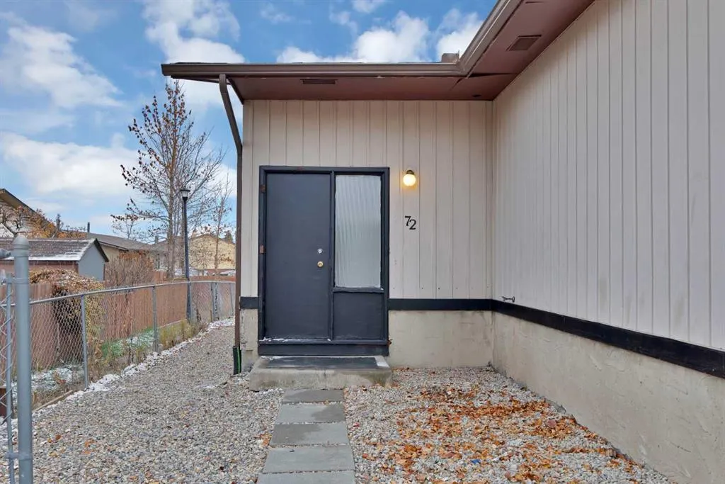 72 Fonda Crescent NE