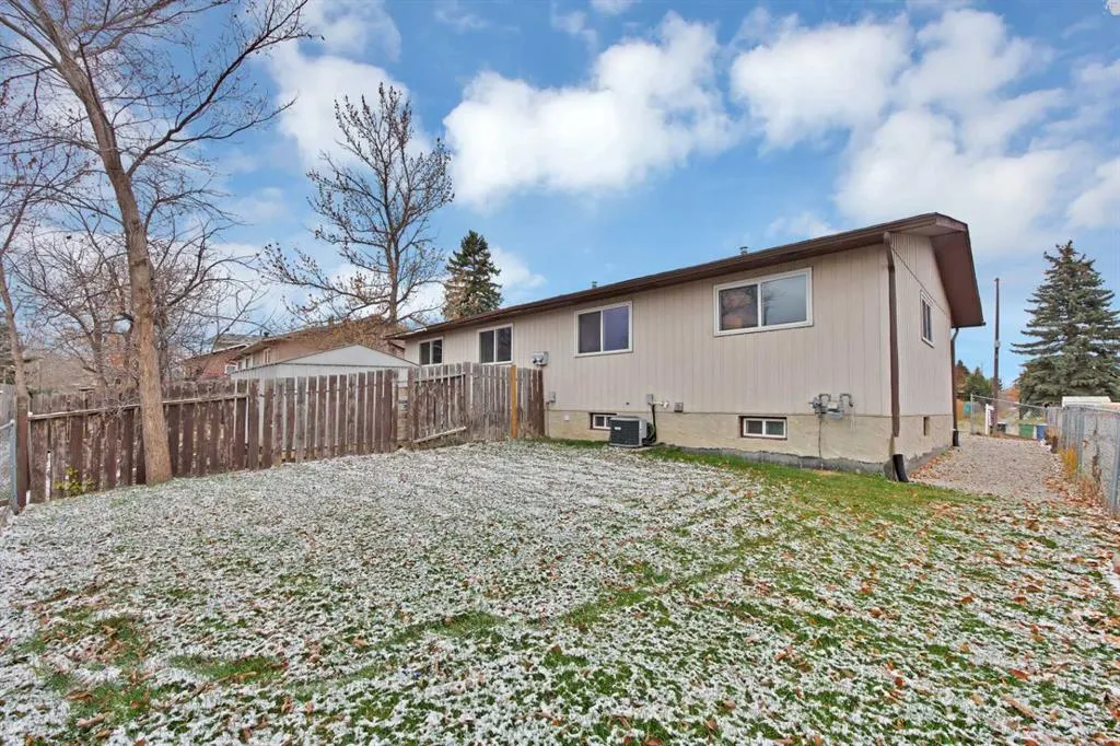 72 Fonda Crescent NE