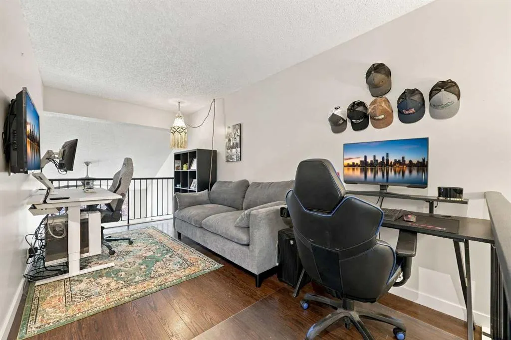28 Berwick Crescent NW #36