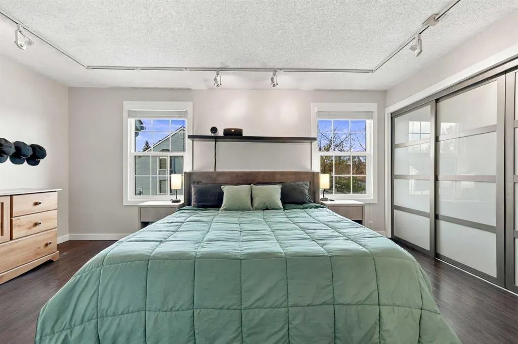 28 Berwick Crescent NW #36