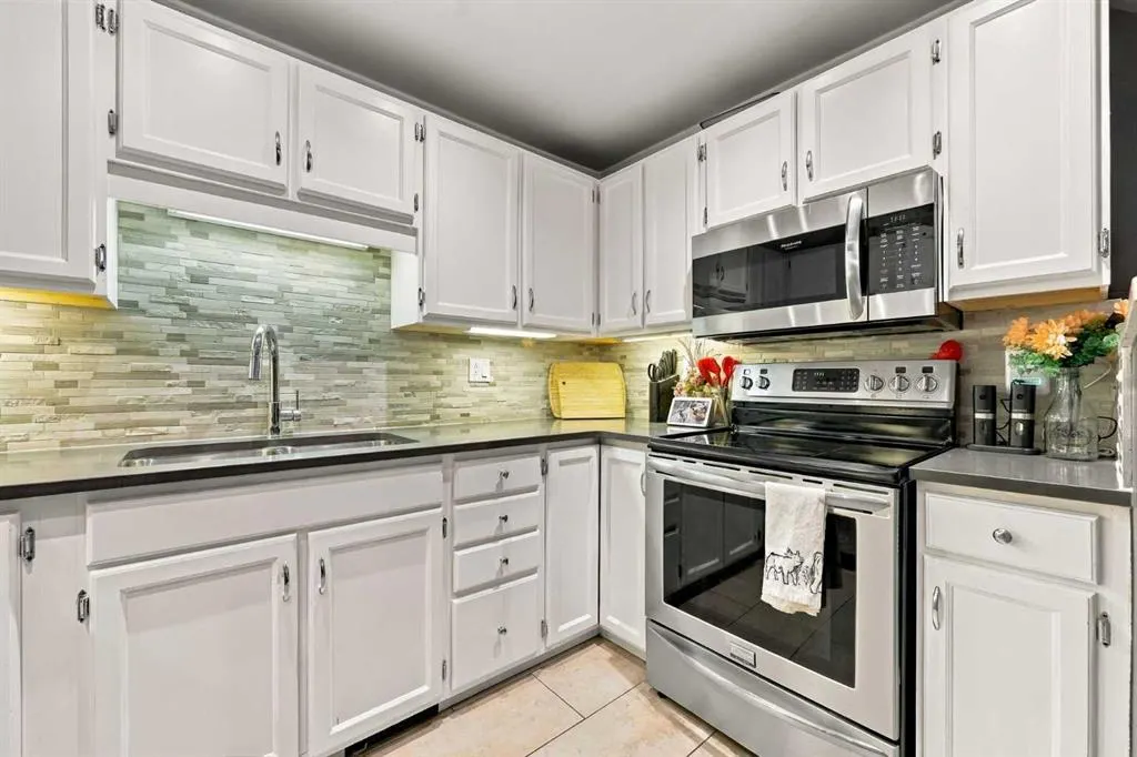 28 Berwick Crescent NW #36