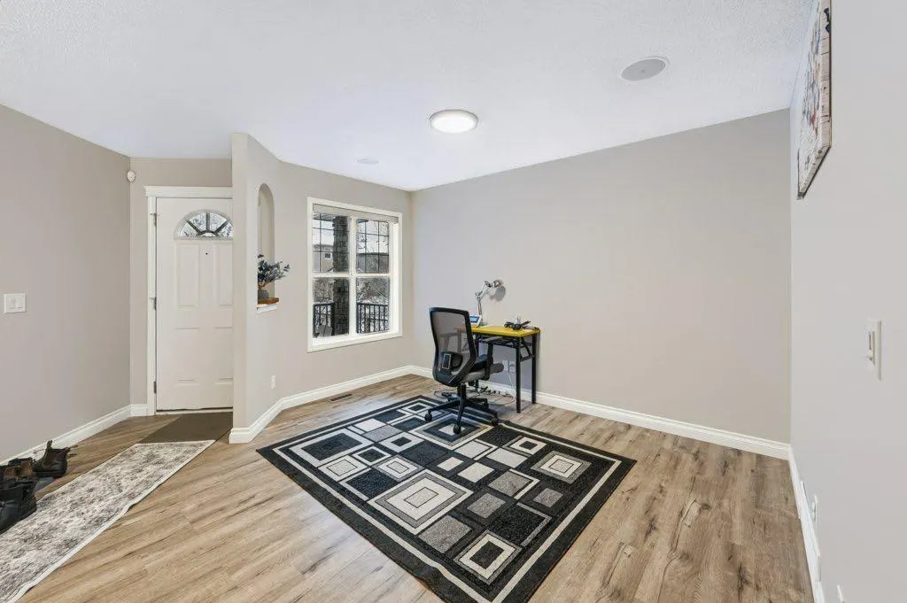 71 Cougarstone Court SW