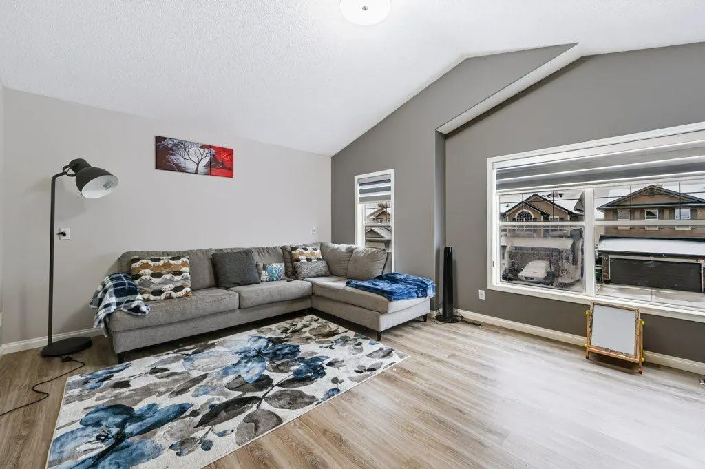 71 Cougarstone Court SW
