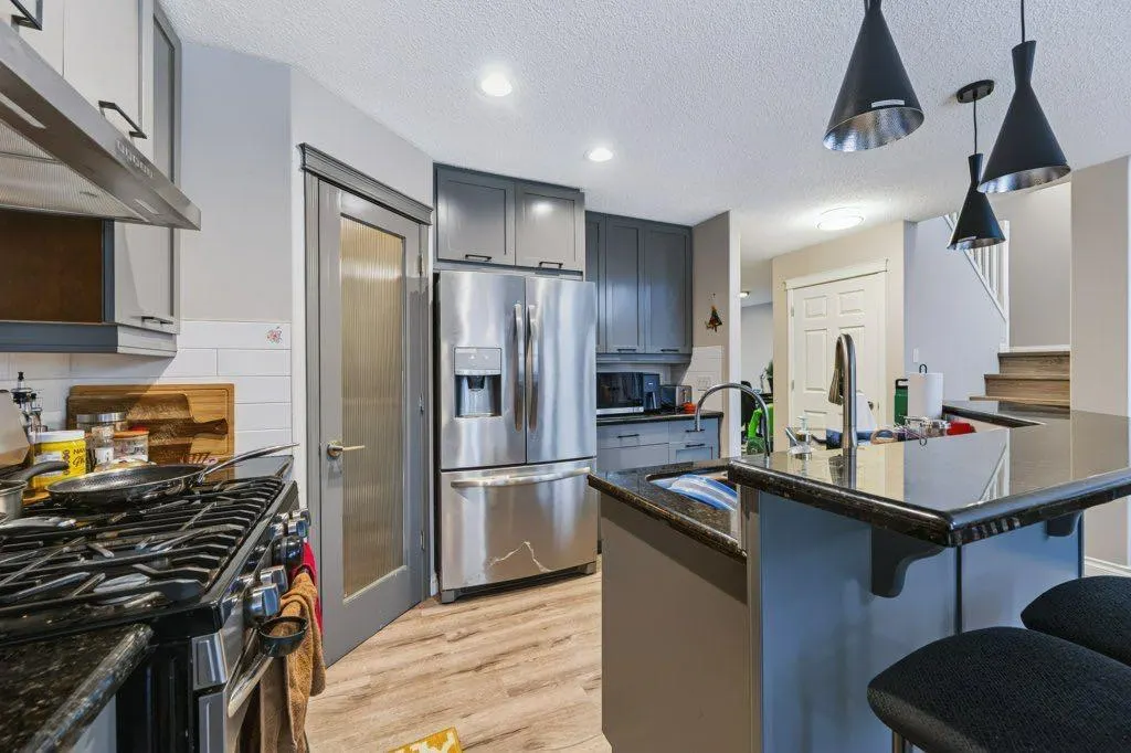 71 Cougarstone Court SW