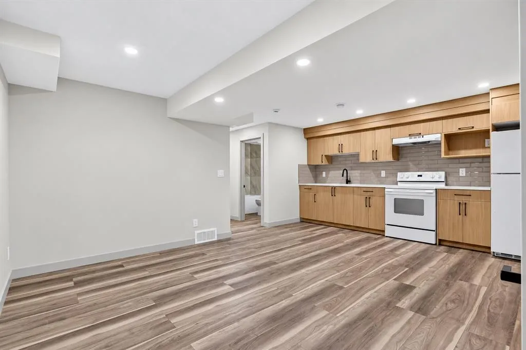 62 Templeson Crescent NE