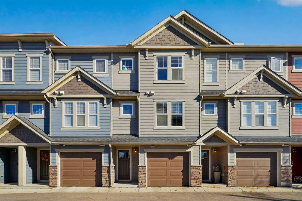 206 Cranbrook Square SE