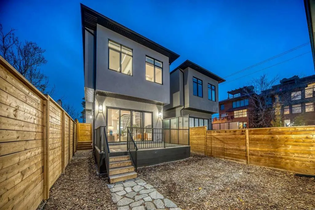 1904 13 Street SW