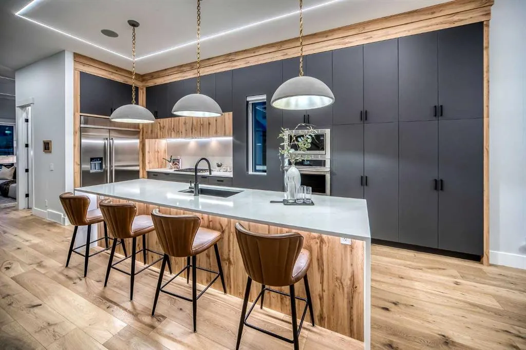 1904 13 Street SW