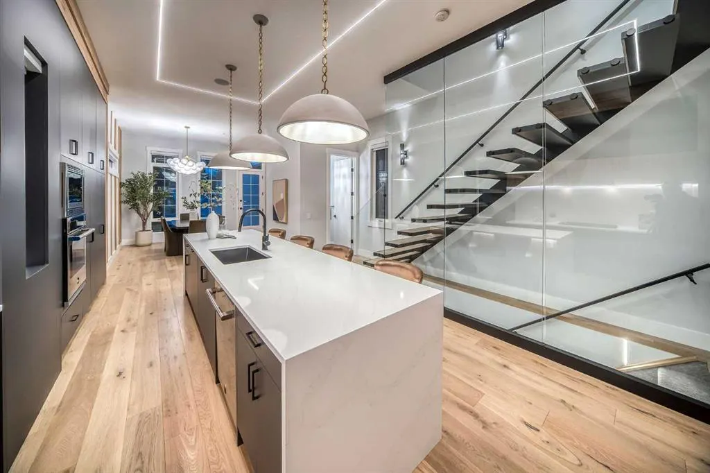 1904 13 Street SW