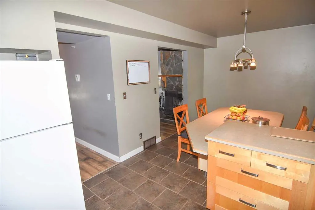 100 Coach Manor Rise SW