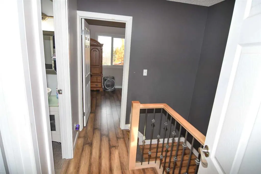 100 Coach Manor Rise SW