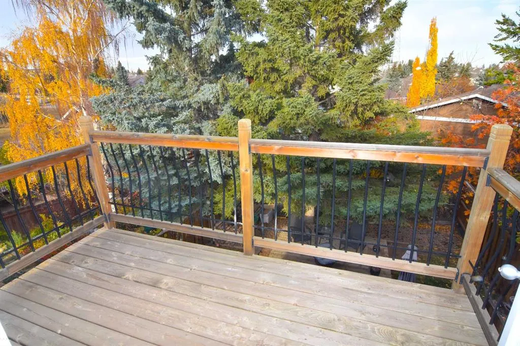 100 Coach Manor Rise SW