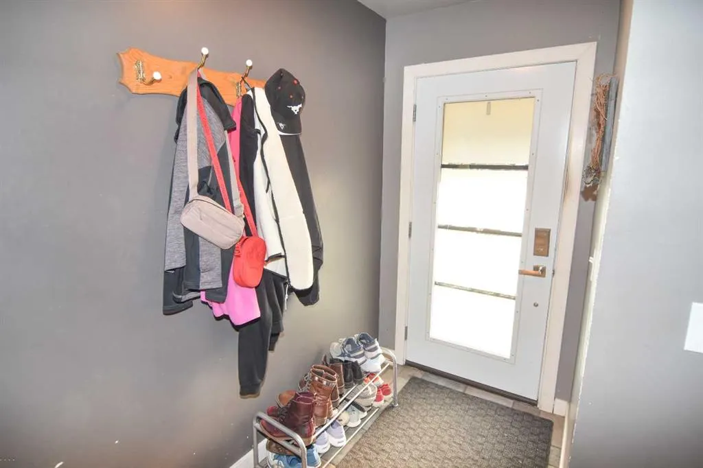 100 Coach Manor Rise SW