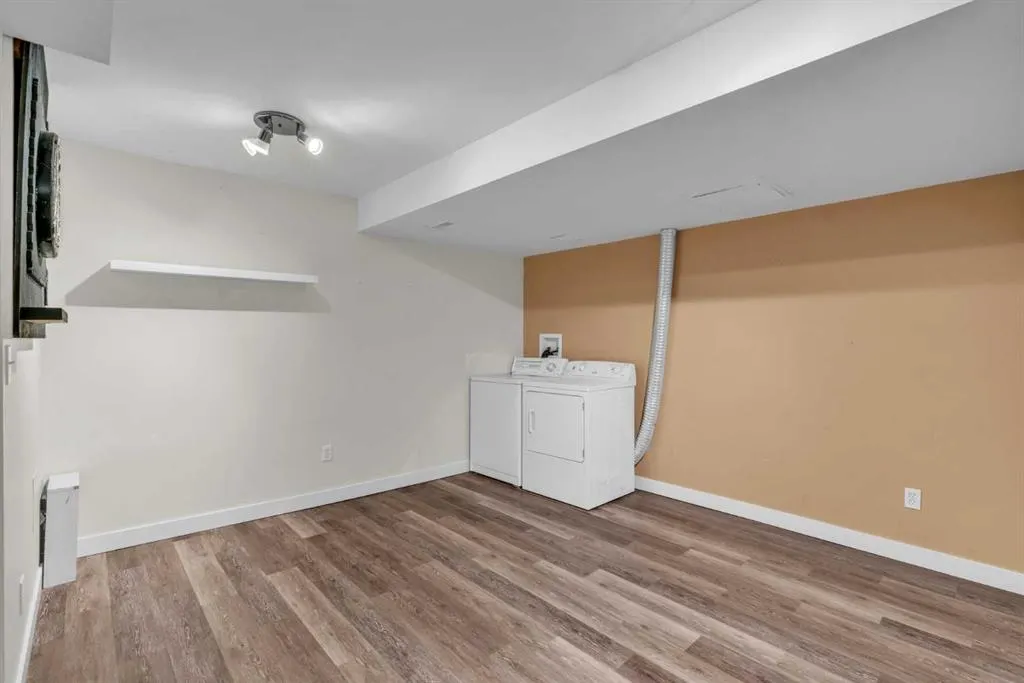 60 Tuscany Court NW