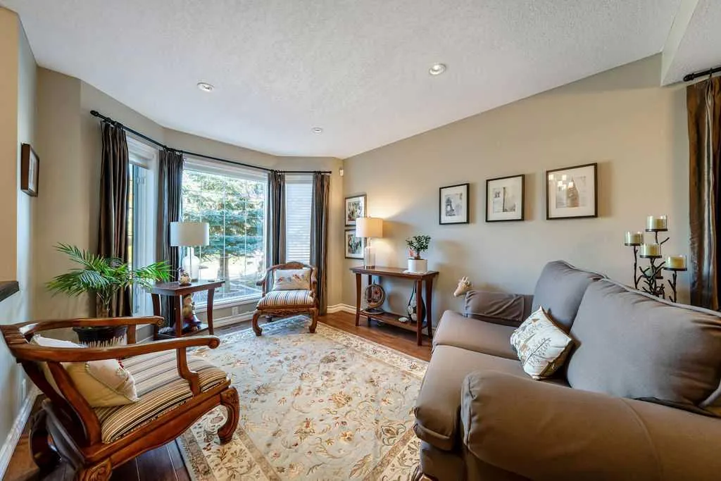 7 Springbank View SW
