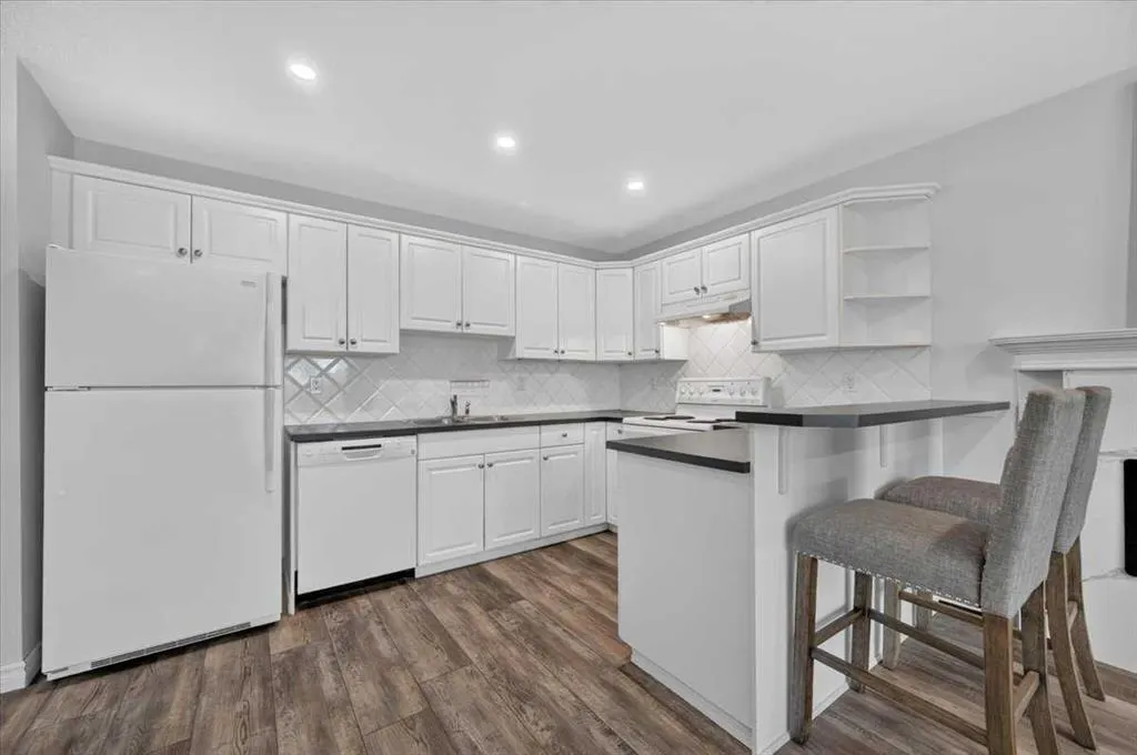 607 7 Avenue NE #401