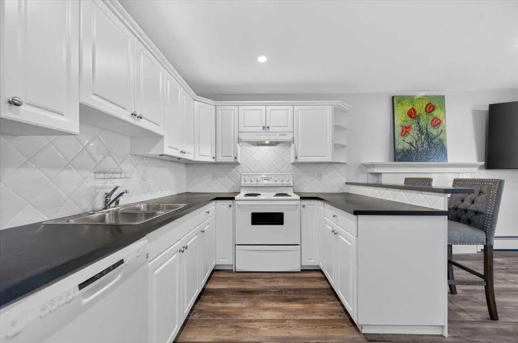 607 7 Avenue NE #401