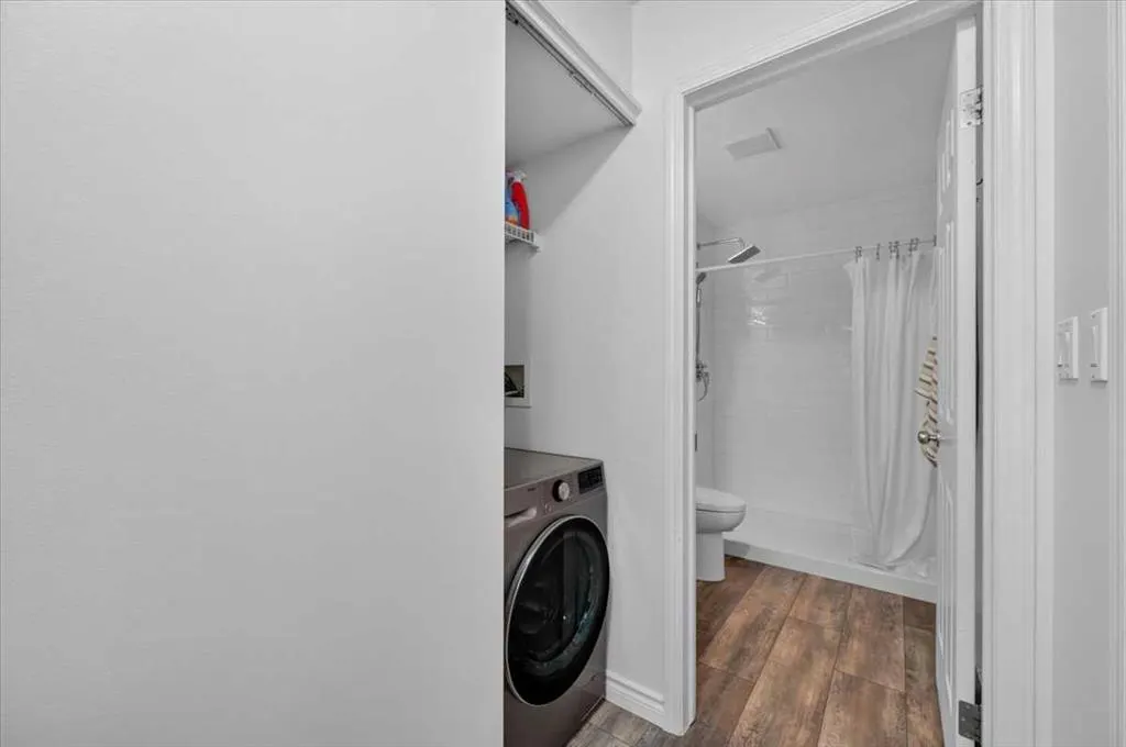 607 7 Avenue NE #401