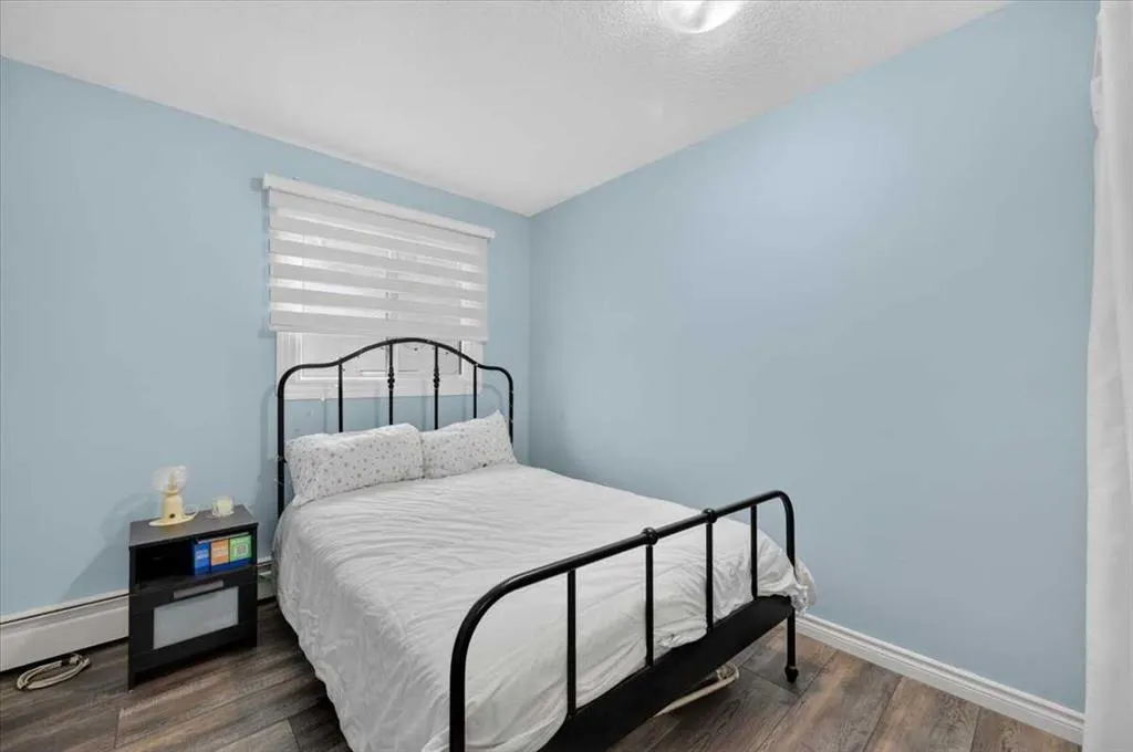 607 7 Avenue NE #401