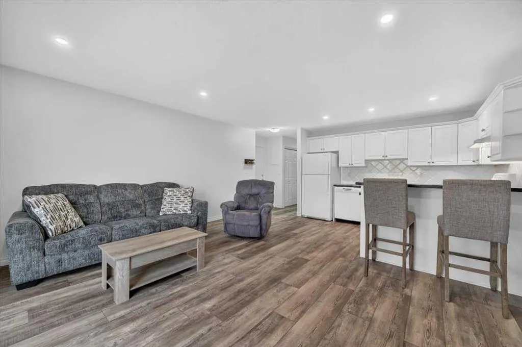 607 7 Avenue NE #401