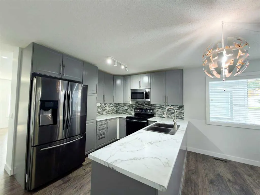 105 Drake Landing Common #87