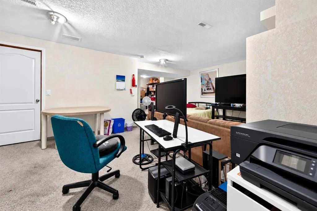 1210 Harvest Hills Drive NE