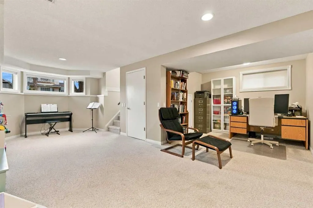 60 Hidden Green NW