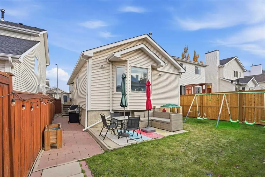 60 Hidden Green NW