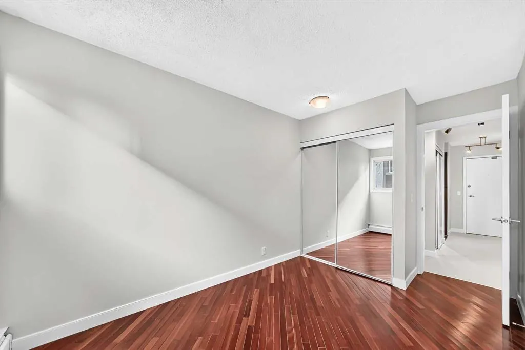611 8 Avenue NE #204
