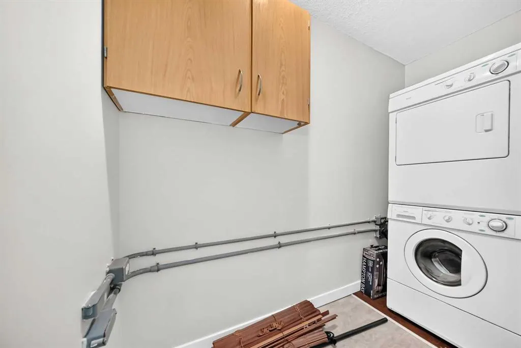 611 8 Avenue NE #204