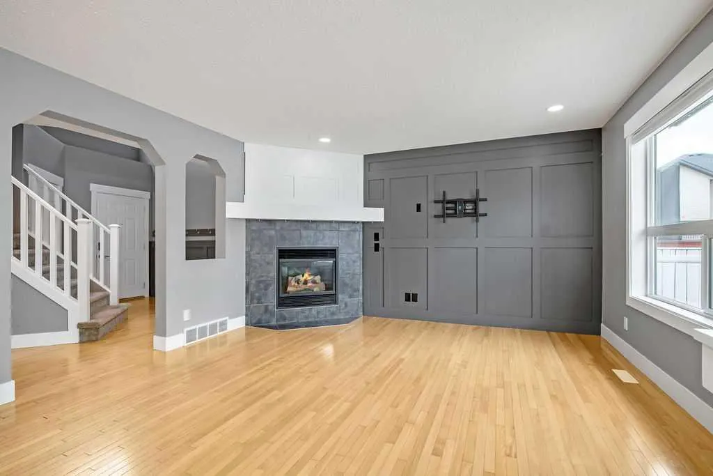 195 Cranwell Crescent SE