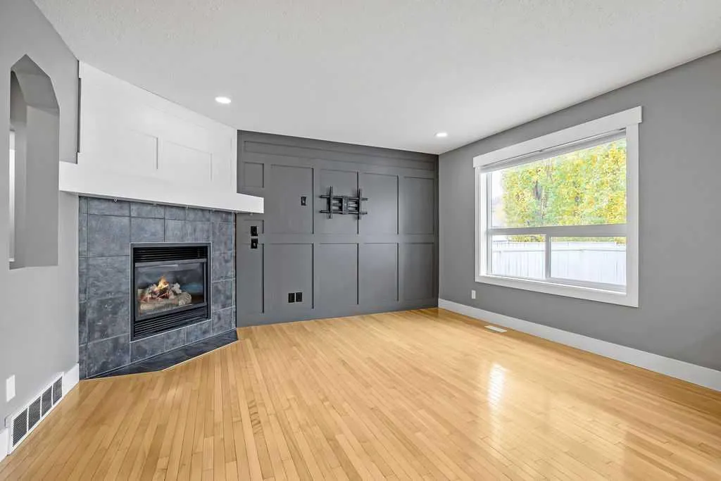 195 Cranwell Crescent SE