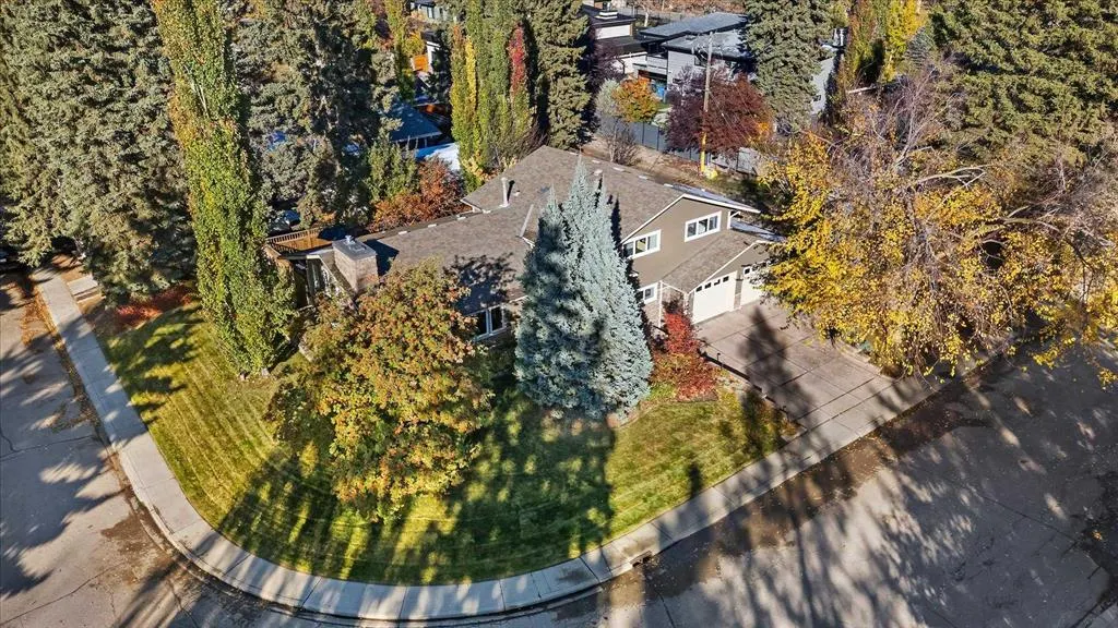 6526 Laurentian Way SW