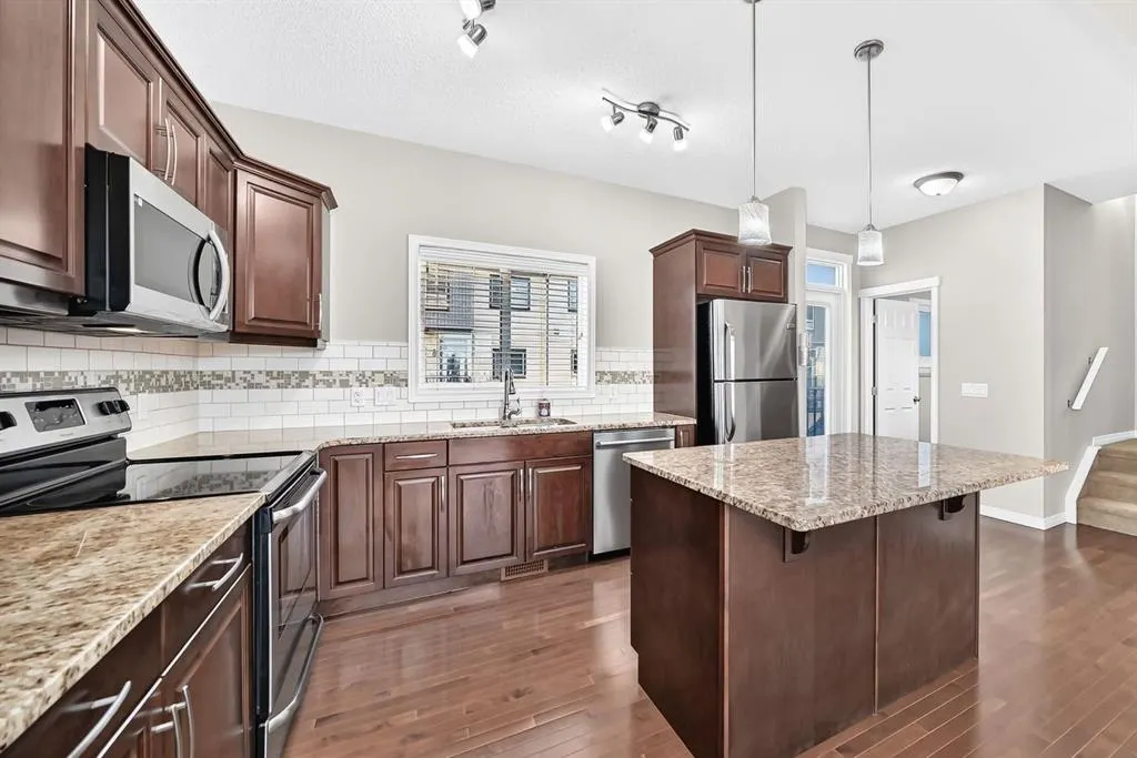 83 Kincora Heath NW
