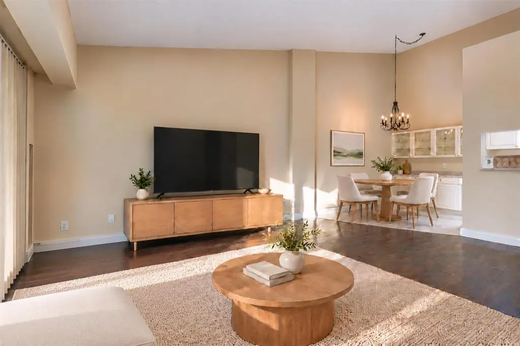 201 Braeglen Close SW #1402